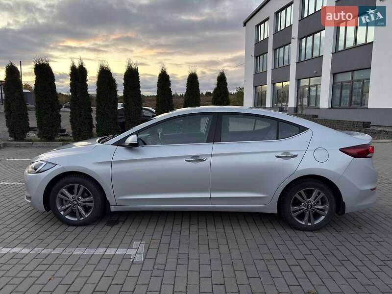 Седан Hyundai Elantra 2018 в Львове