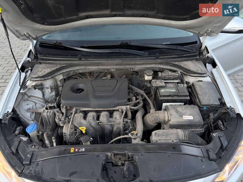 Седан Hyundai Elantra 2018 в Львове