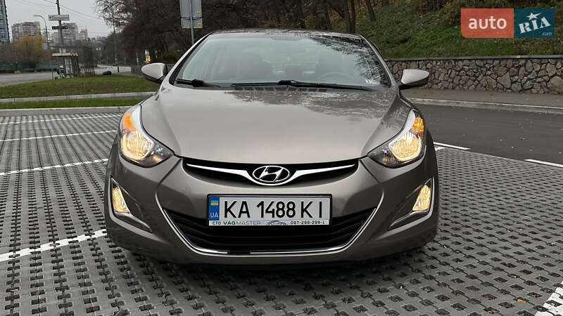 Седан Hyundai Elantra 2015 в Києві