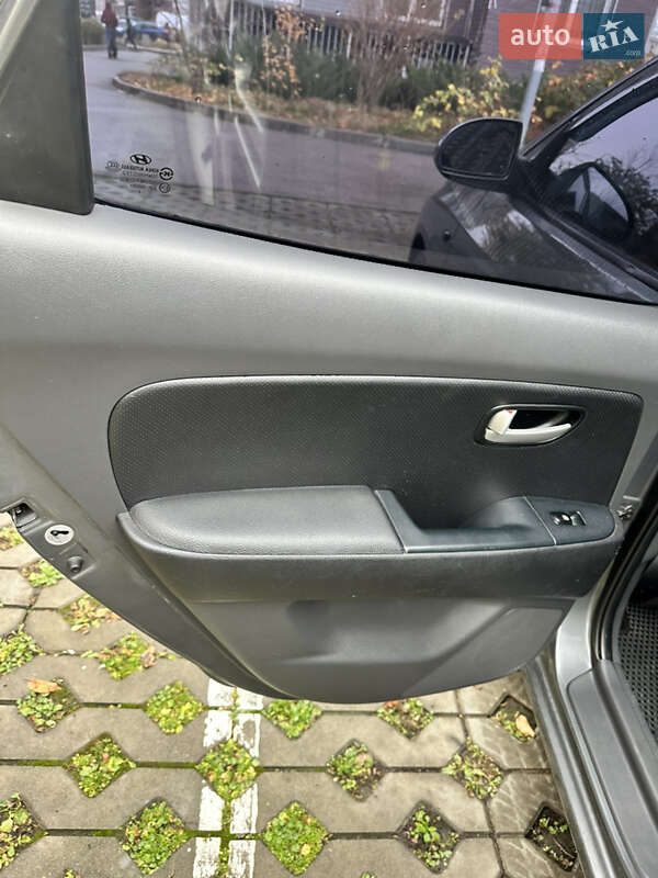 Седан Hyundai Elantra 2008 в Киеве