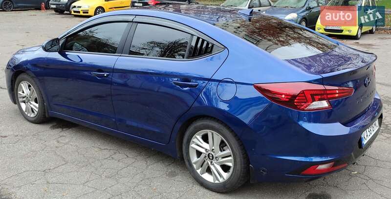 Седан Hyundai Elantra 2019 в Києві