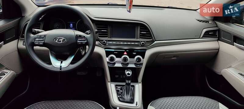 Седан Hyundai Elantra 2019 в Києві