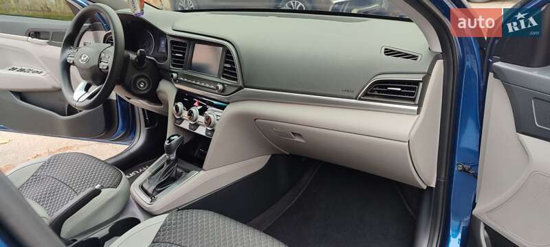 Седан Hyundai Elantra 2019 в Києві