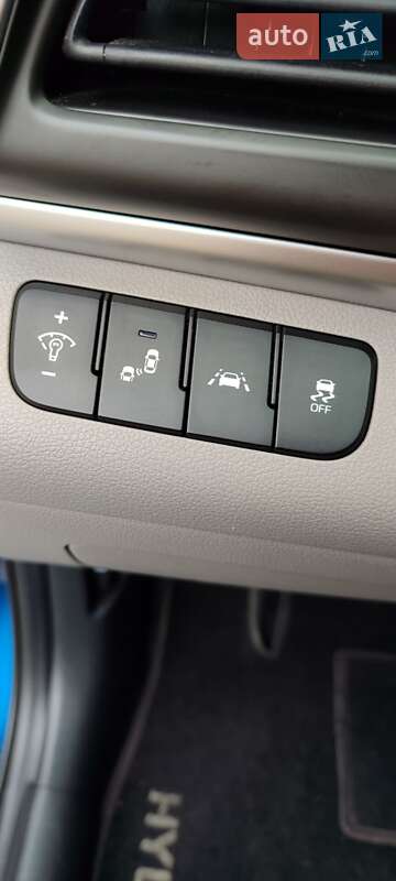 Седан Hyundai Elantra 2019 в Києві