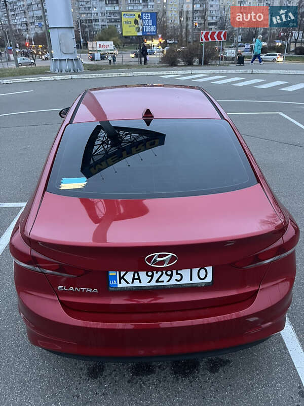 Седан Hyundai Elantra 2016 в Києві