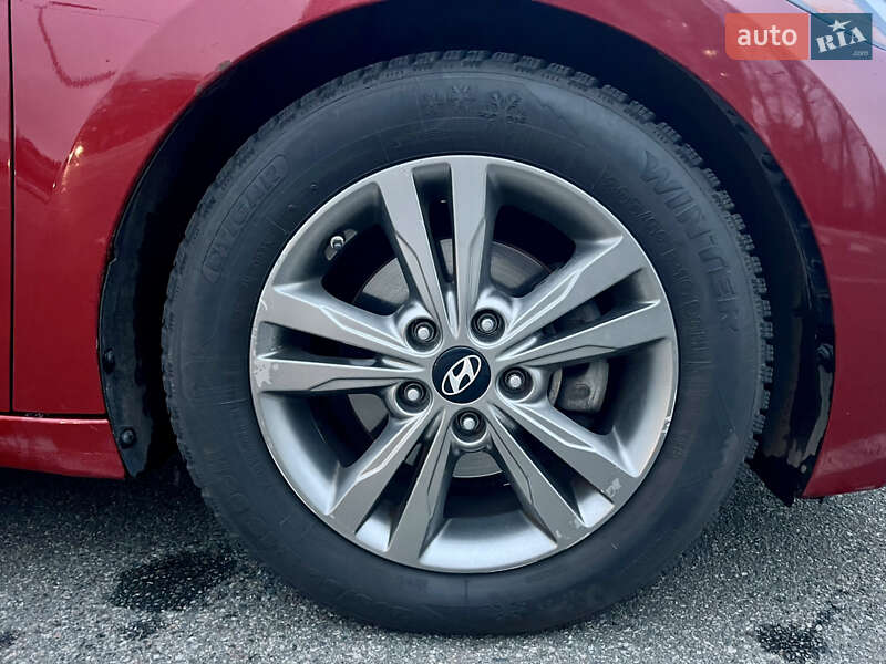 Седан Hyundai Elantra 2016 в Києві
