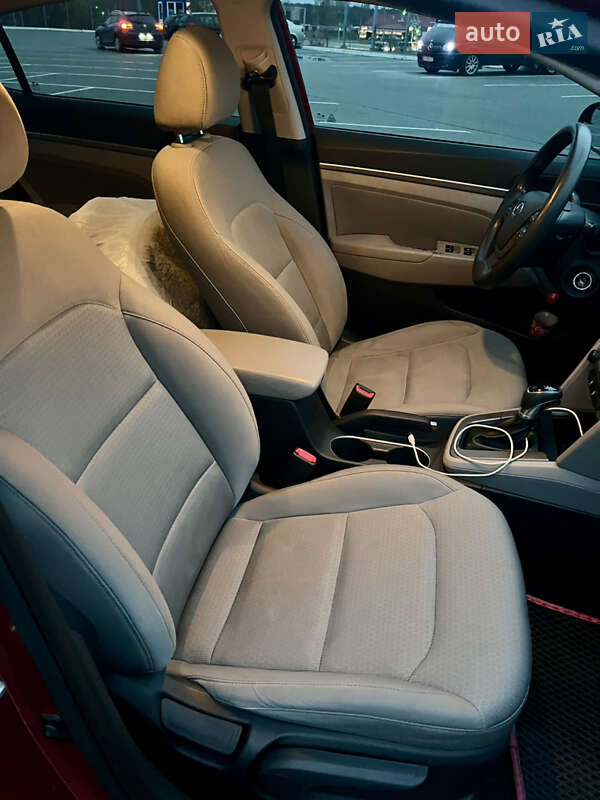 Седан Hyundai Elantra 2016 в Києві