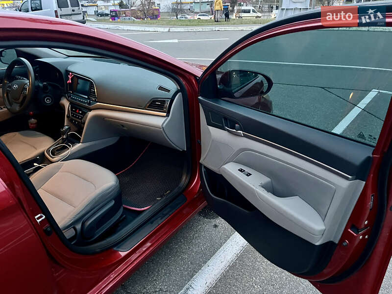Седан Hyundai Elantra 2016 в Києві