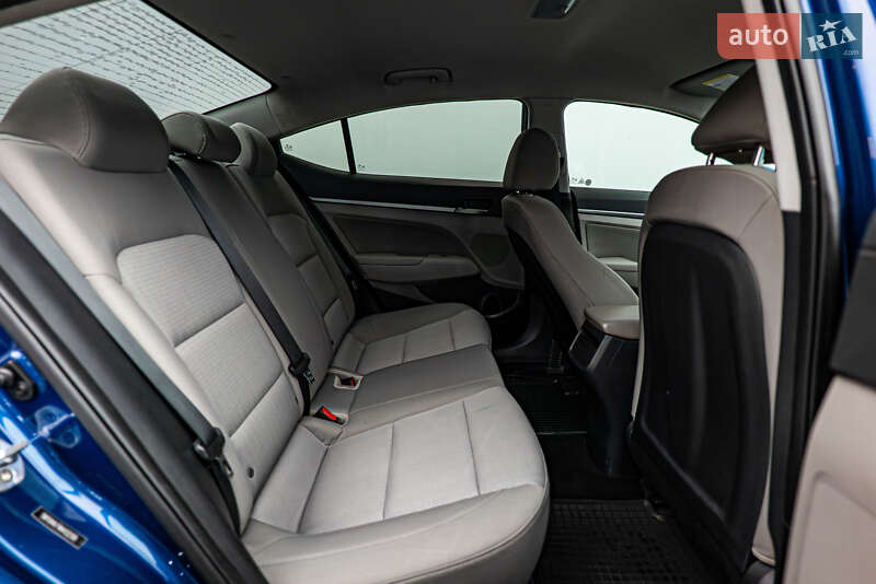 Седан Hyundai Elantra 2016 в Киеве