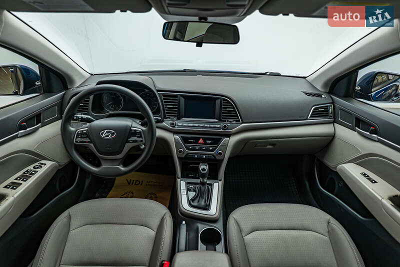 Седан Hyundai Elantra 2016 в Киеве