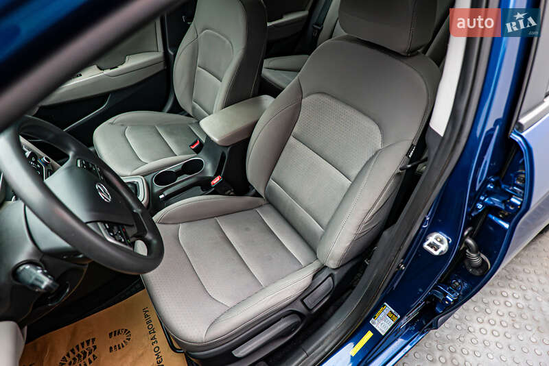 Седан Hyundai Elantra 2016 в Киеве