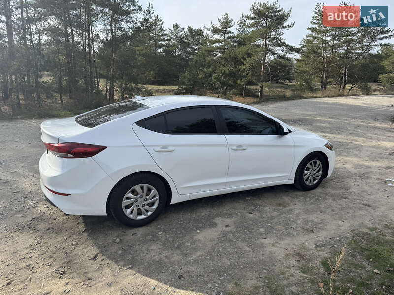 Седан Hyundai Elantra 2018 в Днепре