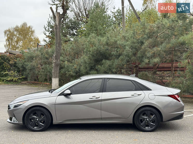 Седан Hyundai Elantra 2021 в Гнівані