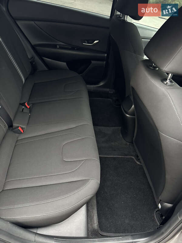 Седан Hyundai Elantra 2021 в Гнівані