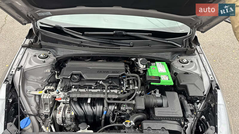 Седан Hyundai Elantra 2021 в Гнівані