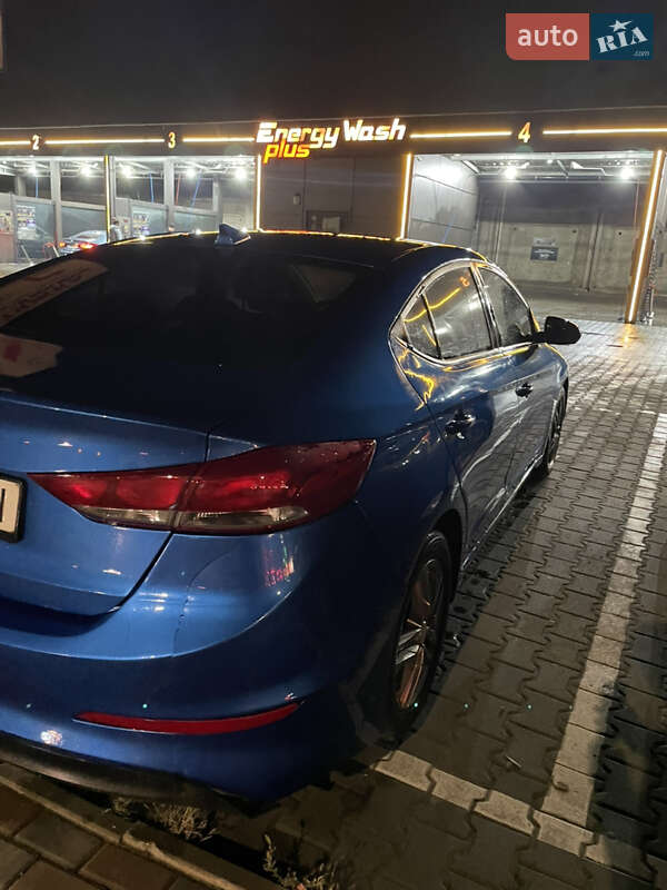Седан Hyundai Elantra 2016 в Киеве