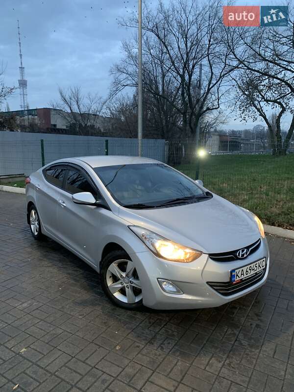 Седан Hyundai Elantra 2013 в Киеве фото Седан Hyundai Elantra 2013 в Киеве