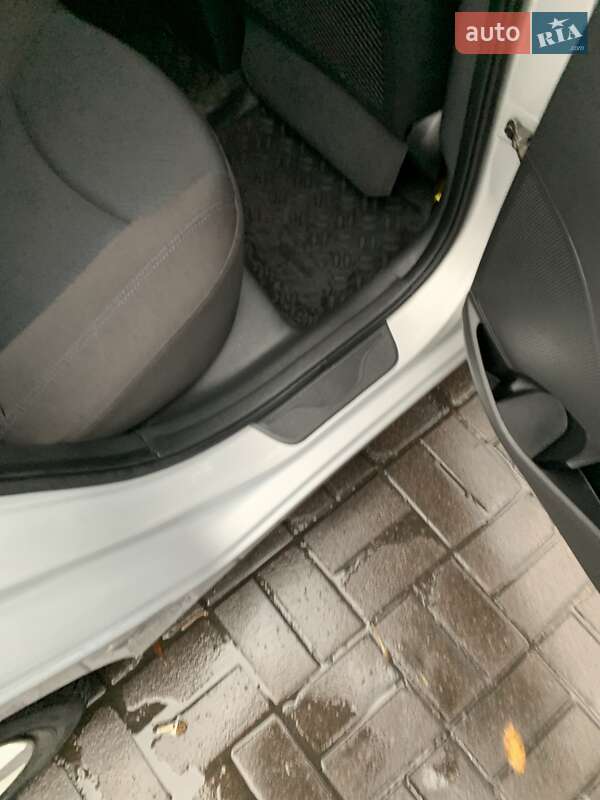 Седан Hyundai Elantra 2013 в Киеве фото 12 Седан Hyundai Elantra 2013 в Киеве