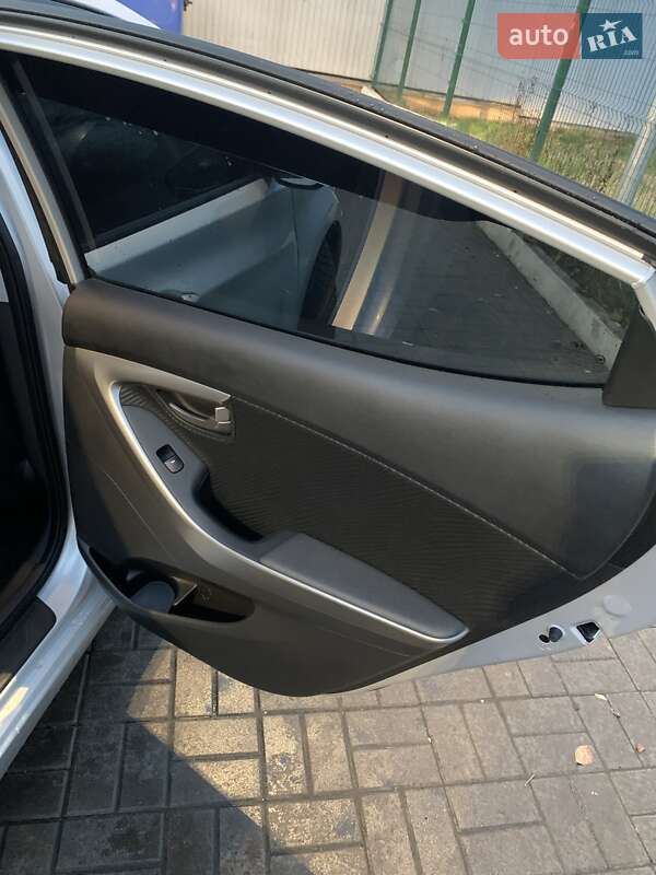 Седан Hyundai Elantra 2013 в Киеве фото 18 Седан Hyundai Elantra 2013 в Киеве
