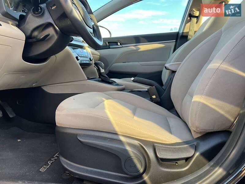 Седан Hyundai Elantra 2017 в Киеве