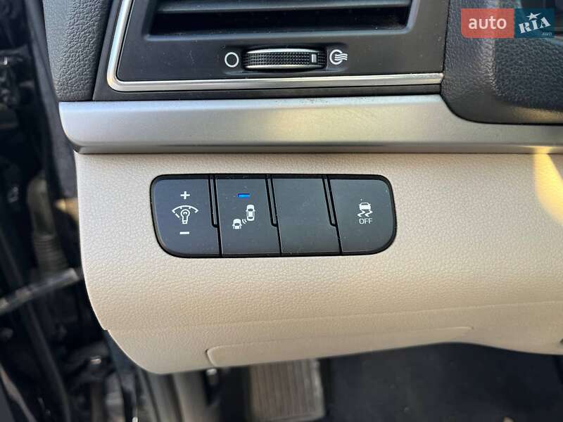 Седан Hyundai Elantra 2017 в Киеве