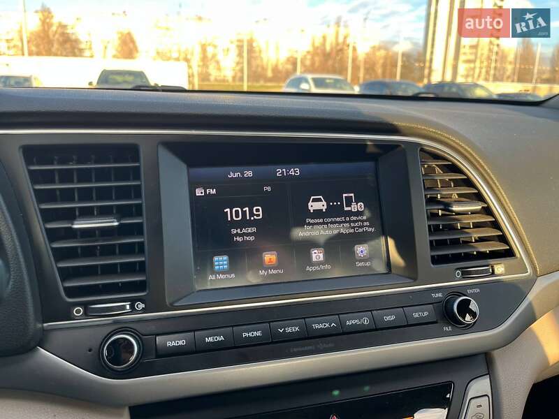 Седан Hyundai Elantra 2017 в Киеве