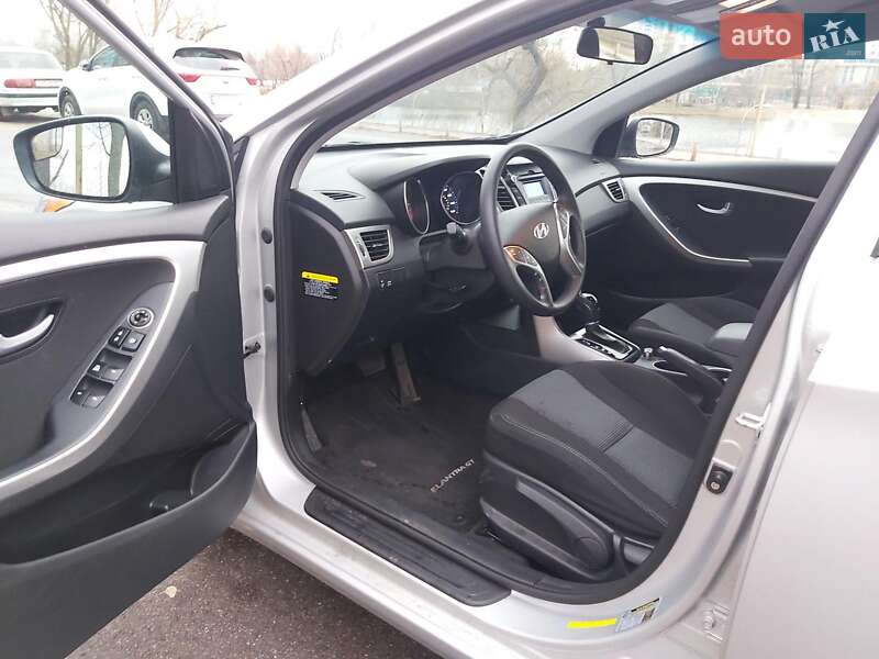 Хэтчбек Hyundai Elantra 2015 в Киеве