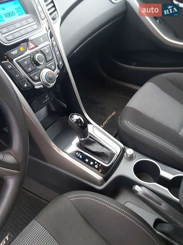 Хэтчбек Hyundai Elantra 2015 в Киеве