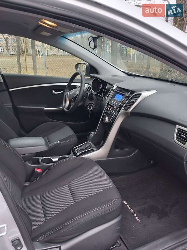 Хэтчбек Hyundai Elantra 2015 в Киеве