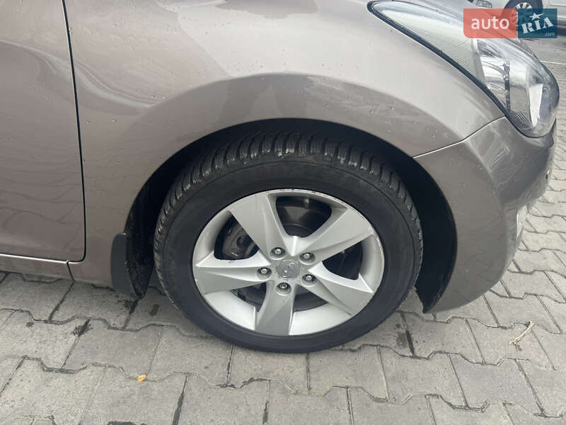 Седан Hyundai Elantra 2012 в Броварах