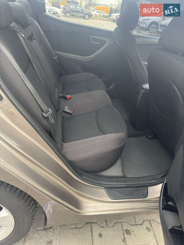 Седан Hyundai Elantra 2012 в Броварах