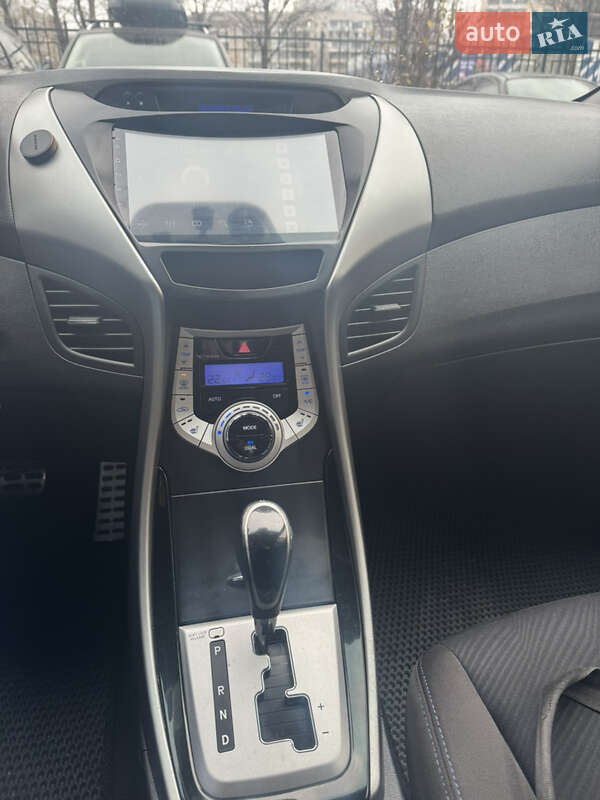 Седан Hyundai Elantra 2012 в Броварах