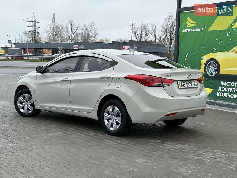 Седан Hyundai Elantra 2011 в Днепре