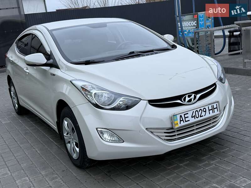 Седан Hyundai Elantra 2011 в Днепре
