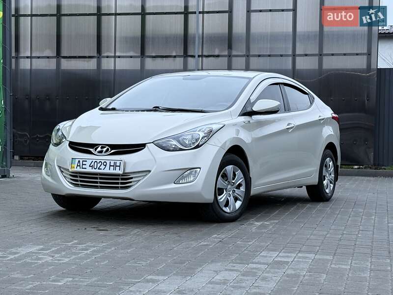 Седан Hyundai Elantra 2011 в Днепре
