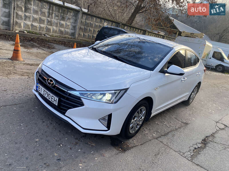Седан Hyundai Elantra 2019 в Киеве