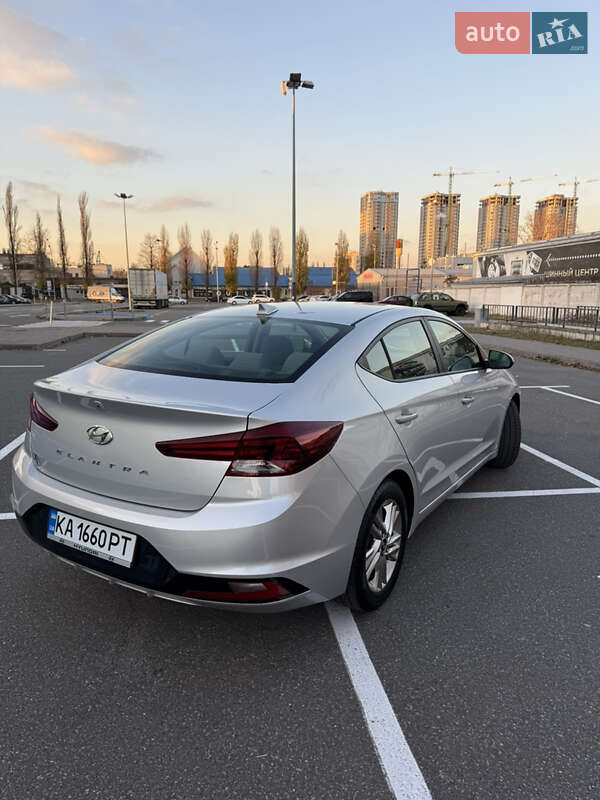 Седан Hyundai Elantra 2019 в Киеве