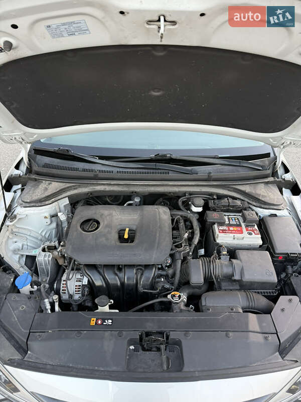 Седан Hyundai Elantra 2019 в Киеве