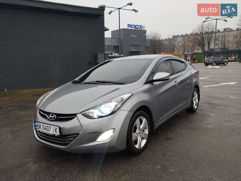 Hyundai Elantra 2012