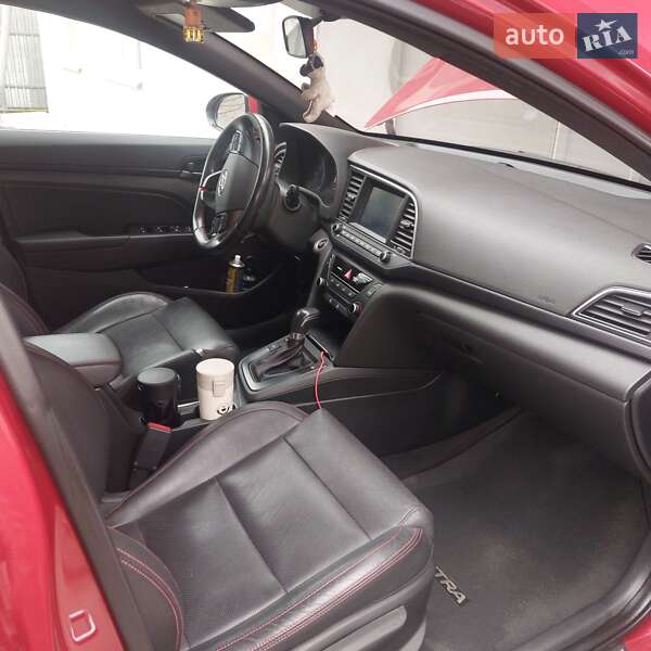 Седан Hyundai Elantra 2018 в Киеве