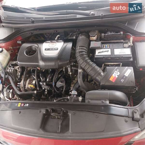 Седан Hyundai Elantra 2018 в Киеве