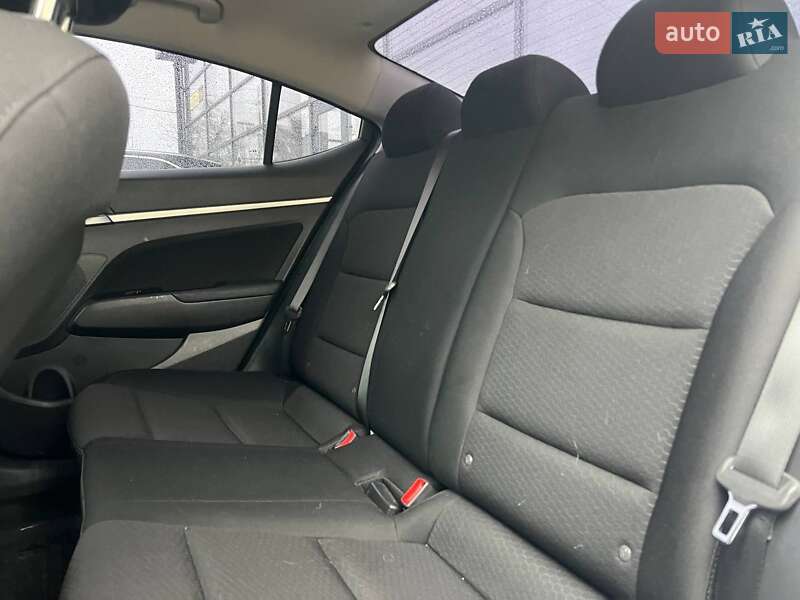 Седан Hyundai Elantra 2019 в Ивано-Франковске