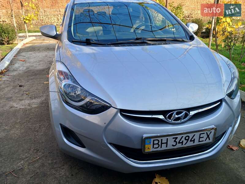 Седан Hyundai Elantra 2012 в Болграді