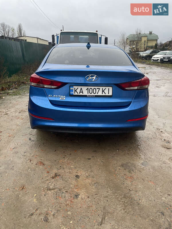 Седан Hyundai Elantra 2016 в Киеве