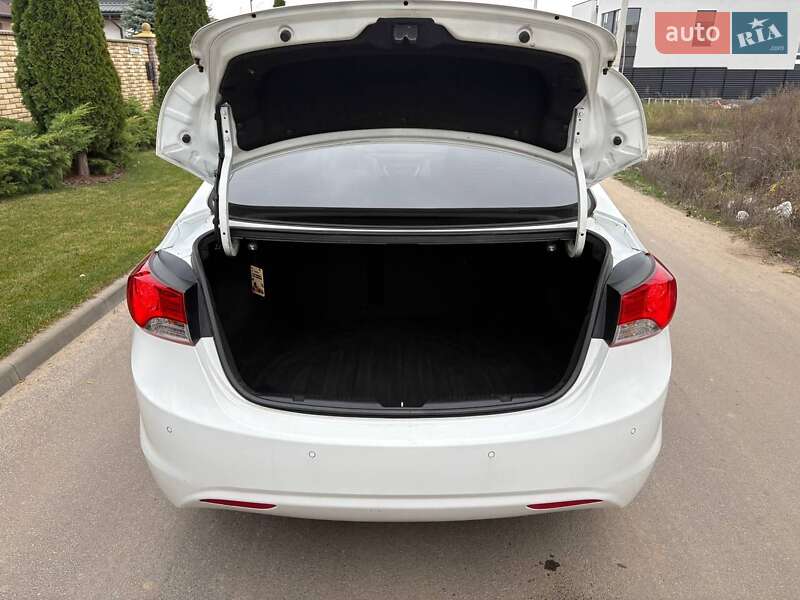 Седан Hyundai Elantra 2011 в Киеве