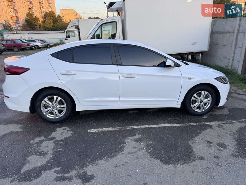 Hyundai Elantra 2016