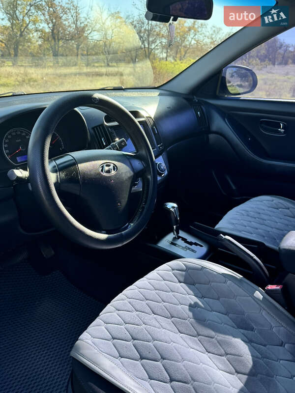 Седан Hyundai Elantra 2011 в Николаеве