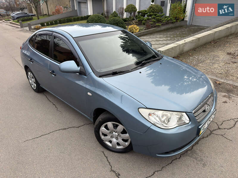 Седан Hyundai Elantra 2009 в Днепре