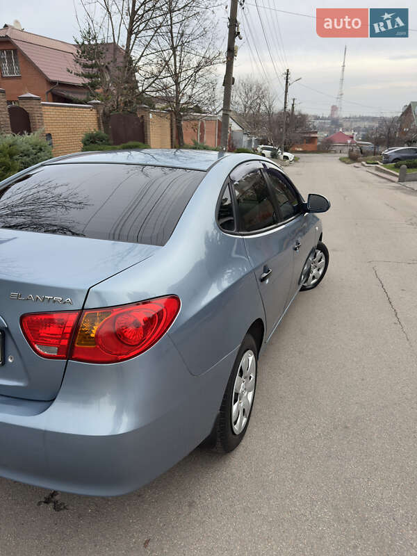 Седан Hyundai Elantra 2009 в Днепре