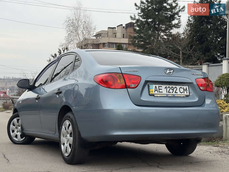 Седан Hyundai Elantra 2009 в Днепре